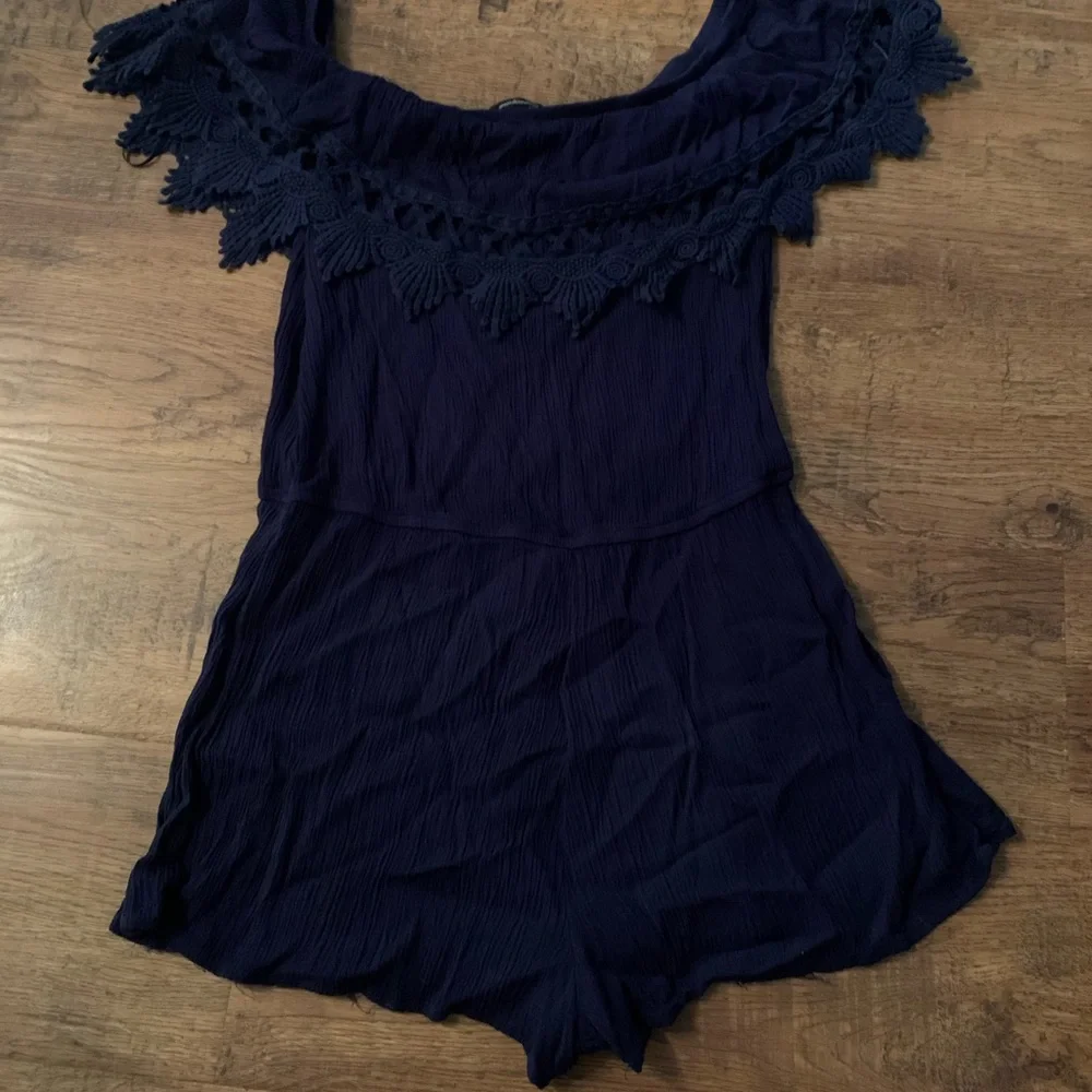 Ruffled romper L